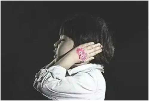 孩子说话如果有这方面的表现，带孩子去查查听