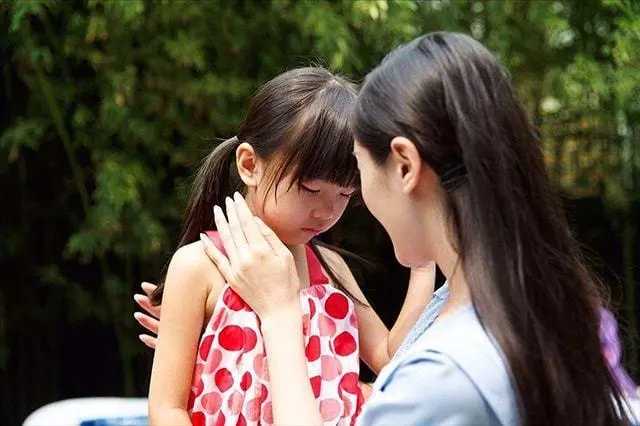 为什么要求腭裂语言矫正要注意家庭的配合呢？